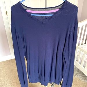 Men’s v-neck sweater